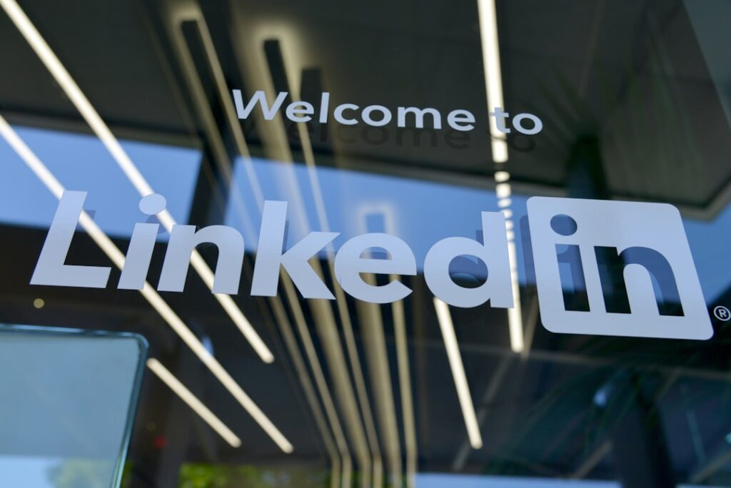 LinkedIn CEO Ryan Roslansky Steps Down After 6 Years text on black background
