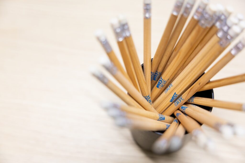 Robinhood Venture Fund Draws 150K+ Retail Investors A cup filled with lots of pencils on top of a table